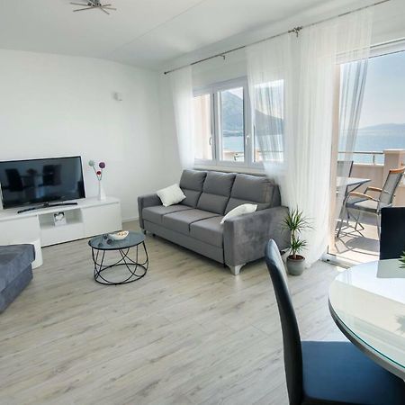 Apartmani Ticinovic Omiš Zewnętrze zdjęcie