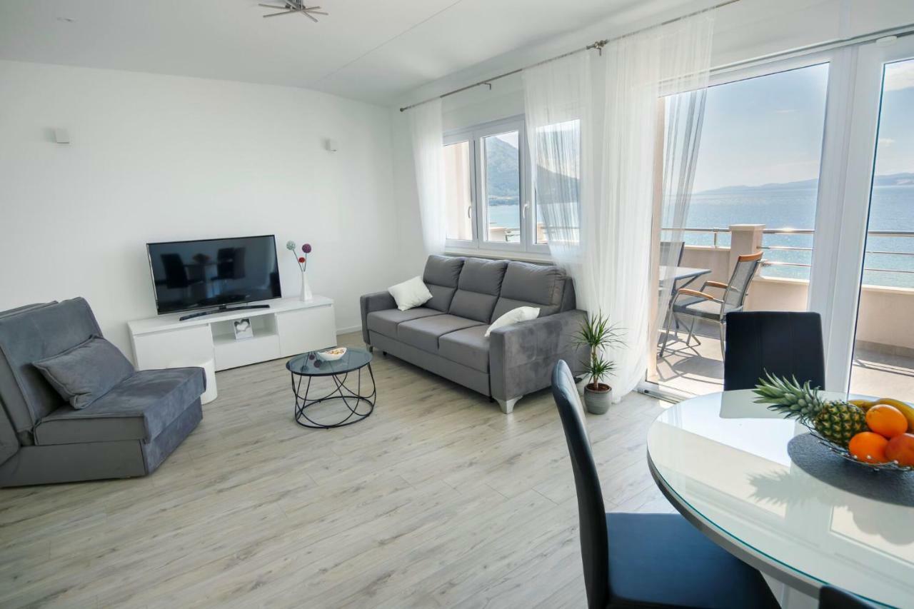 Apartmani Ticinovic Omiš Zewnętrze zdjęcie