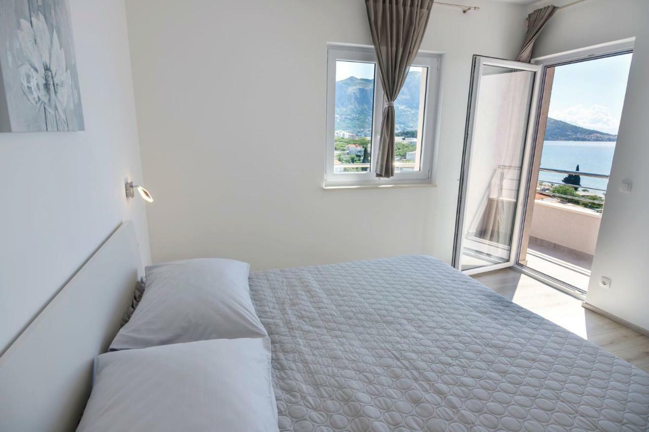 Apartmani Ticinovic Omiš Zewnętrze zdjęcie