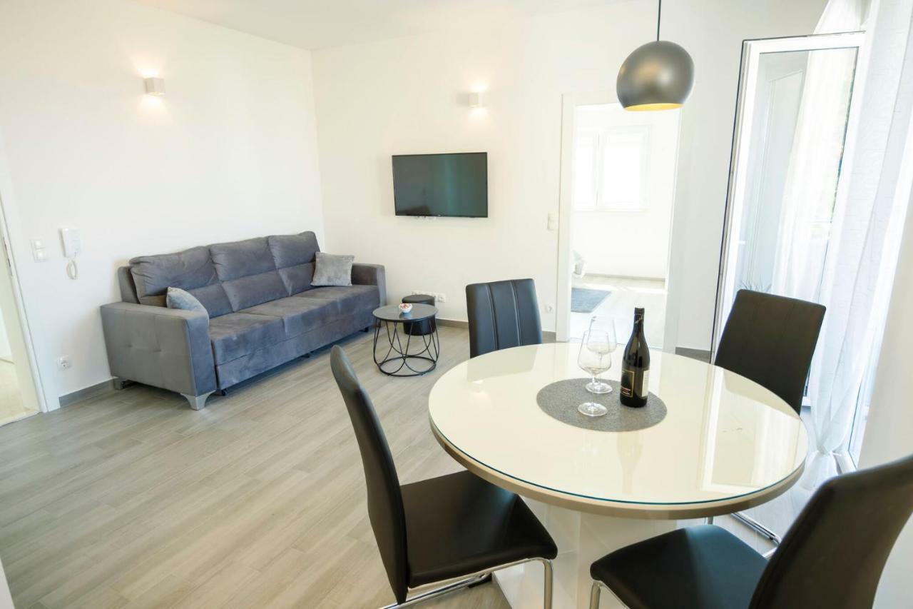Apartmani Ticinovic Omiš Zewnętrze zdjęcie