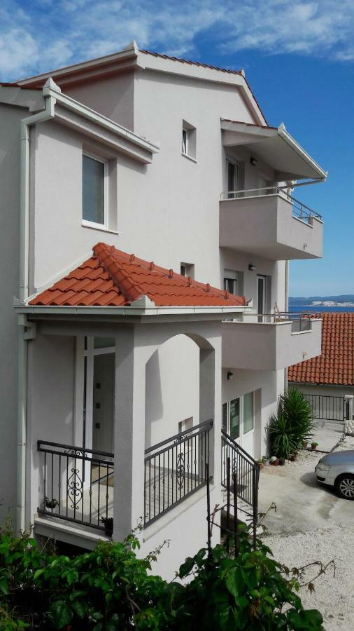 Apartmani Ticinovic Omiš Zewnętrze zdjęcie